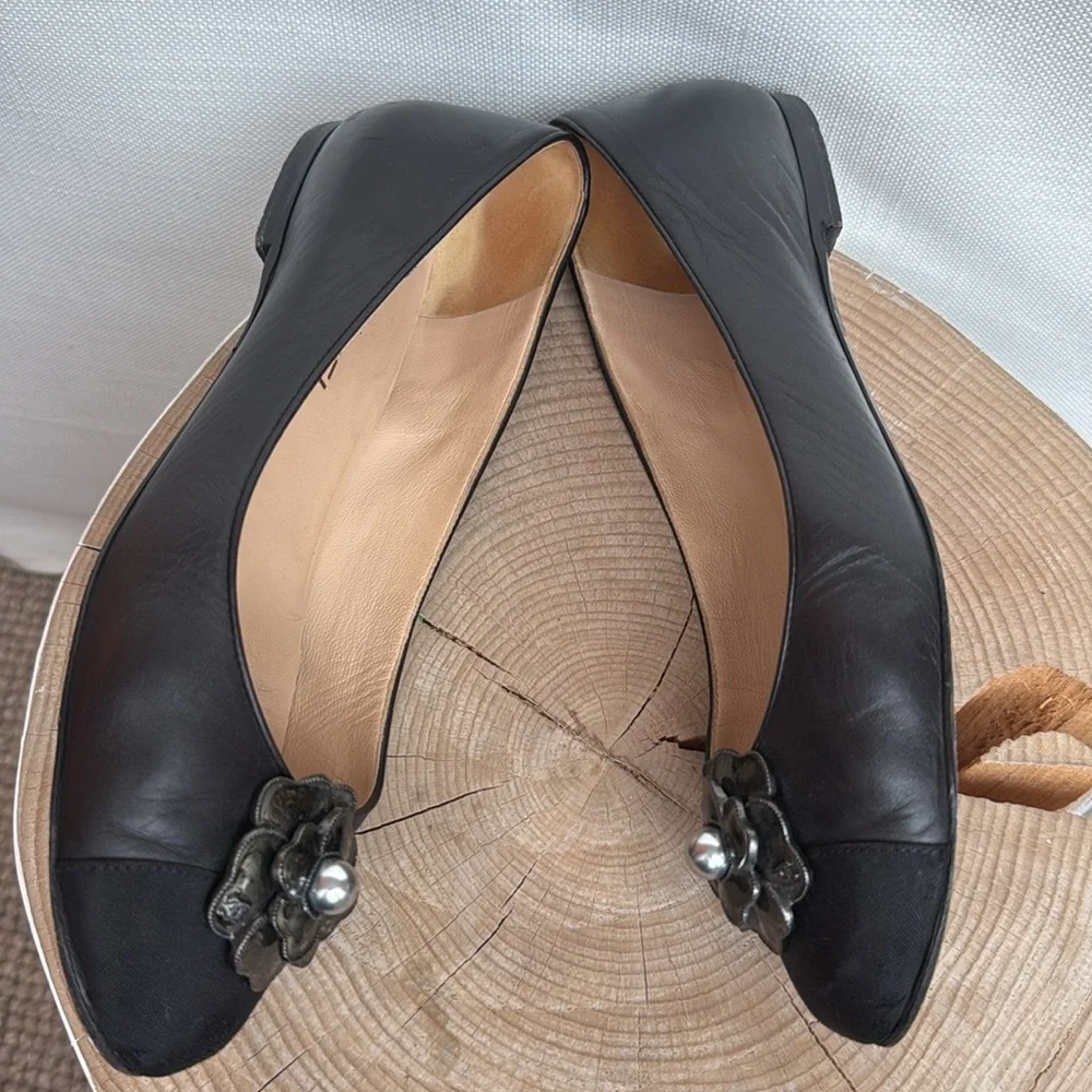 Authentic CHANEL Camellia Ballet Flats | Size 40 | Luxury Leather/Satin - Picture 7 of 13